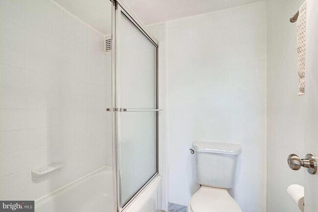 Building Photo - 1225 Martha Custis Dr