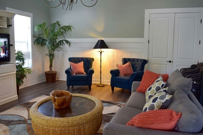 Building Photo - Resort Style Living @ Barrington Park Cond...