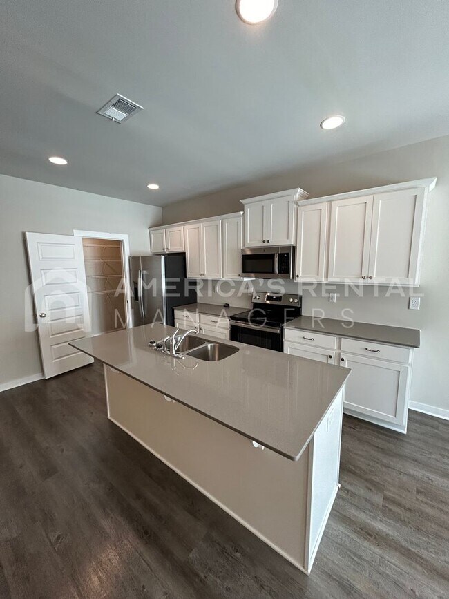 Building Photo - Home for Rent in Jemison, AL. Available to View with 48 Hour Notice!!!