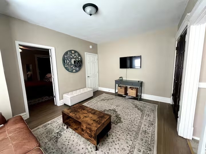 Building Photo - 4240 Lawn Ave