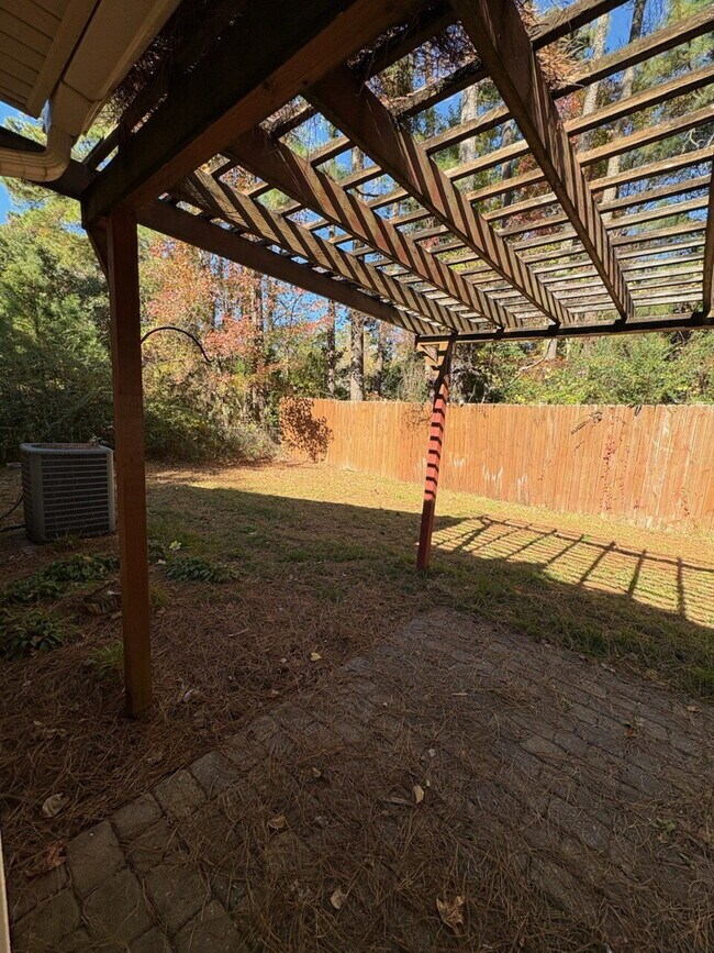 Building Photo - 502 W Hilltop Ct