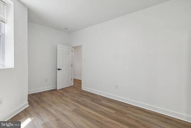 Building Photo - 4928 Walton Ave