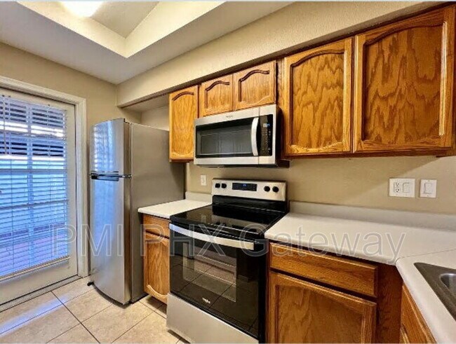 Building Photo - 170 E Guadalupe Rd