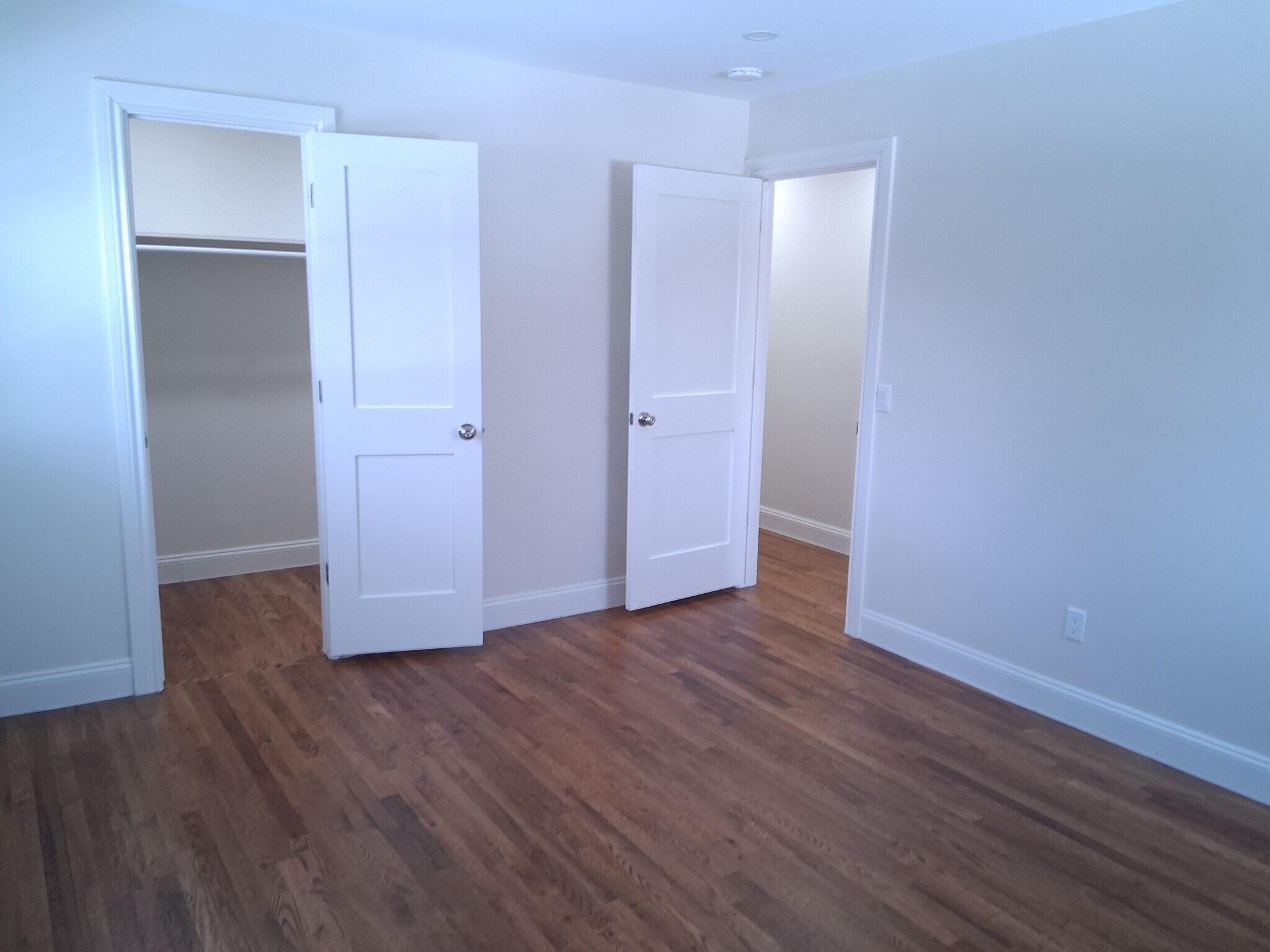 Building Photo - 34 Old East Neck Rd