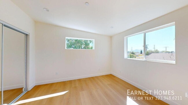 Building Photo - 6445 Satsuma Ave