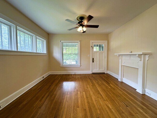 Building Photo - Beautiful, Historic House! Hardwood Floors, Full Basement, Detached Garage; W/D, Pets Ok!