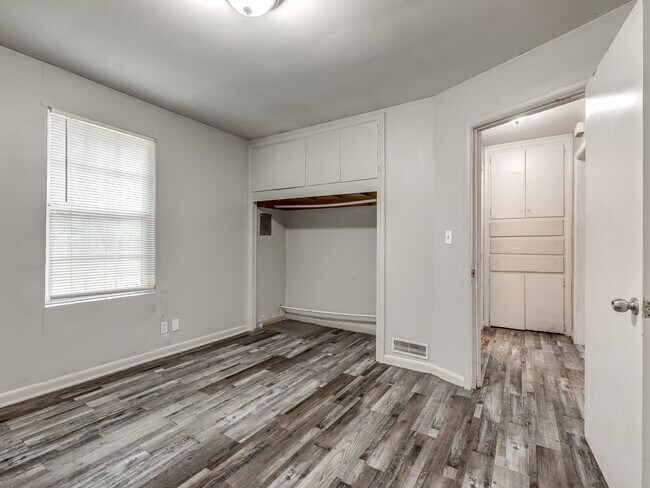 Building Photo - 1314 SE 40th St