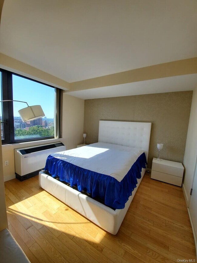 Building Photo - 39-16 Prince St