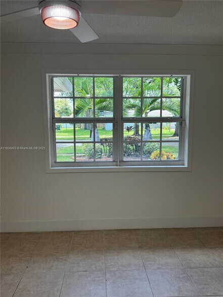 Building Photo - 5122 SW 92nd Ter