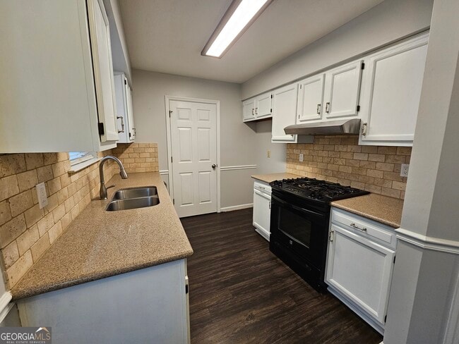 Building Photo - 40 Peachtree Way