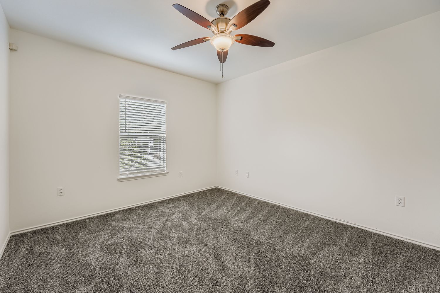 Downstairs primary bedroom - 7207 Bethune