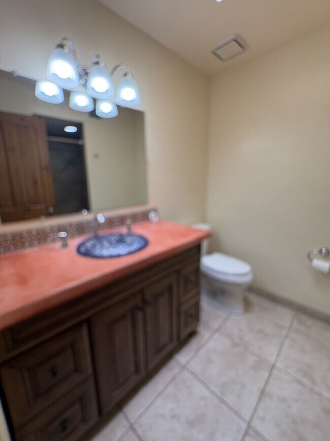 Building Photo - Convenient location in Midvale Park Close to all your needs