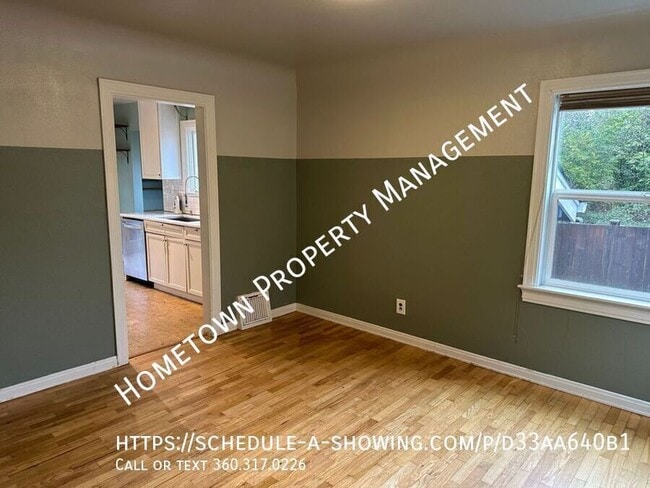 Building Photo - 912 Carlyon Ave SE