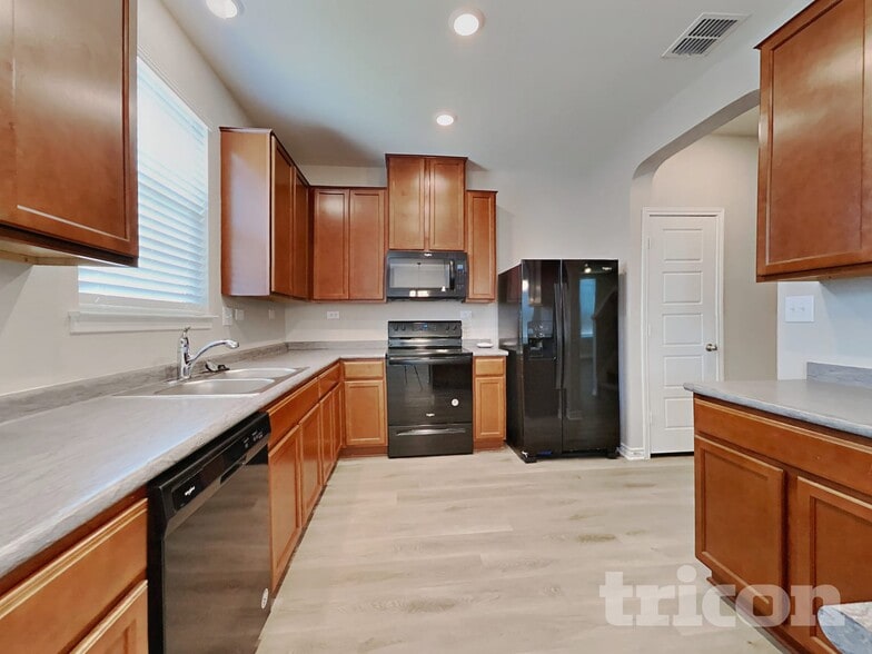 Building Photo - 2631 Green Leaf Way