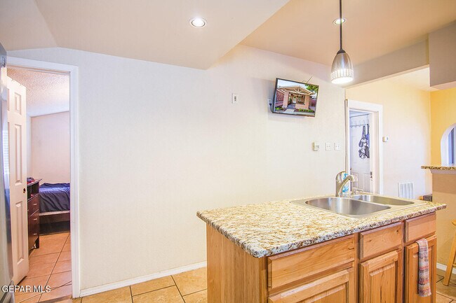 Building Photo - 3611 Yandell Dr