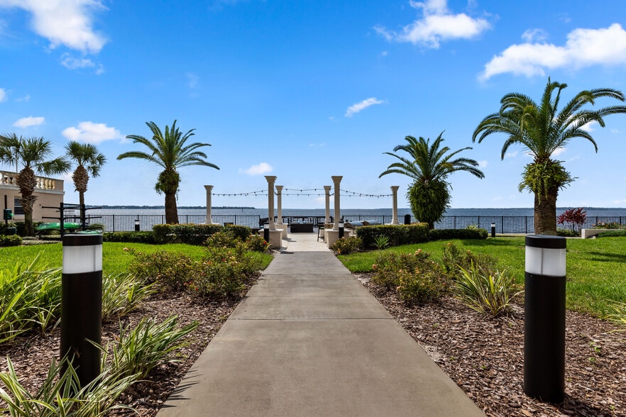 Dock for fishing and waterfront activities - 2054 Riverside