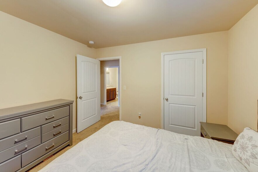 Building Photo - 602 Dodson Lake Ct