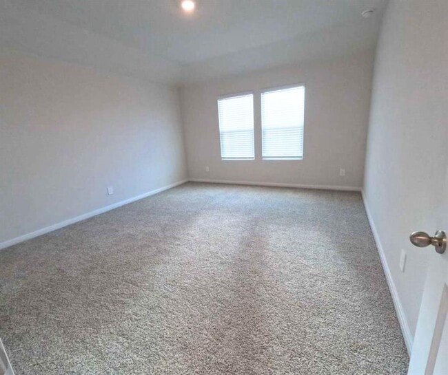 Building Photo - 424 NEW ALBANY Ln