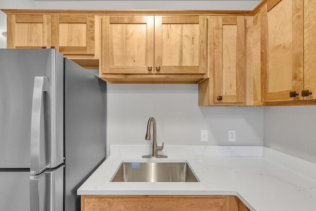 Building Photo - $1,150/month |Fully Remodeled Ground Floor...