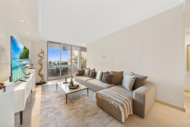 Building Photo - 848 Brickell Key Dr