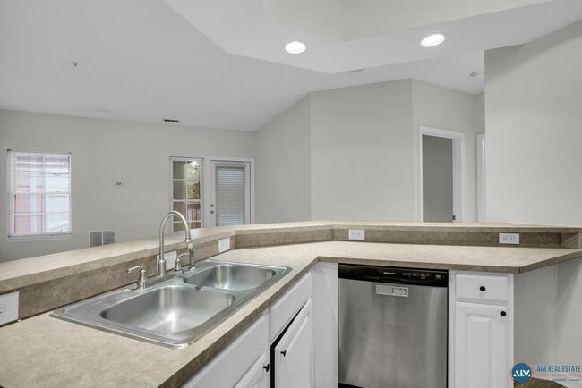 Building Photo - 1BR / 1BA Condo in Gated Summer House Comm...
