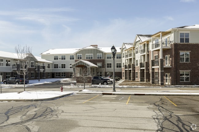 Heritage Lake Country Senior Living - Hartland, WI | Apartment Finder