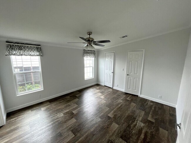 Building Photo - 17100 S Tamiami Trl