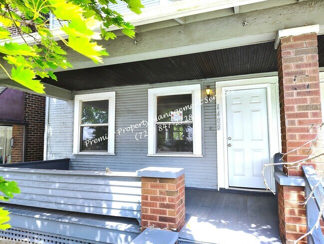 Primary Photo - 1405 E Washington St