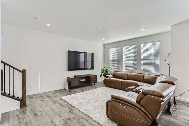 Building Photo - Stunning New Build in Aurora with Sleek Fi...