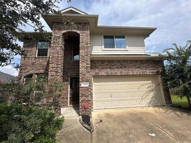 Building Photo - 15610 Whisper Woods Dr