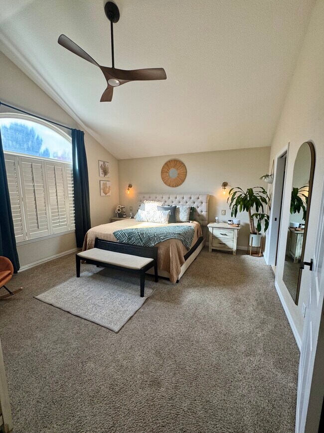 Building Photo - 1011 S Valentia St