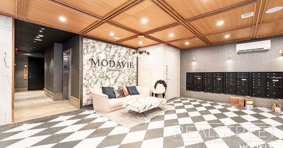 Building Photo - Schermerhorn Street