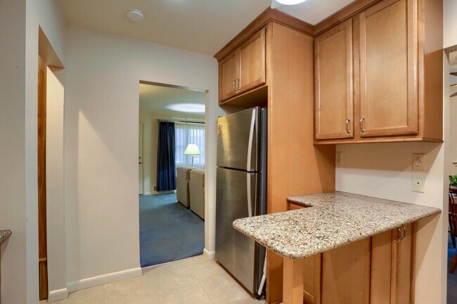 Building Photo - 113 E Woodland Dr