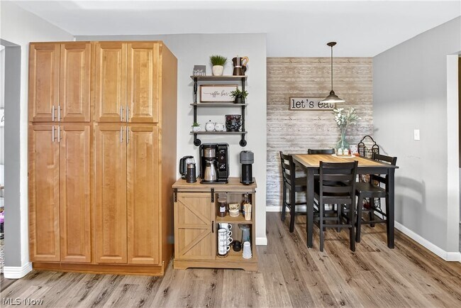 Building Photo - 10903 Parkhurst Dr