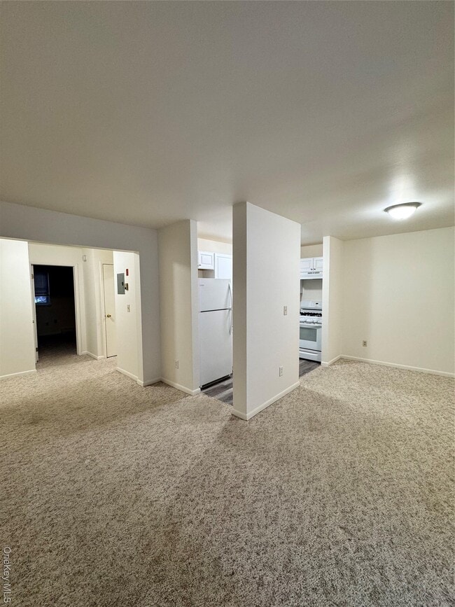 Building Photo - 15 Fern Ct