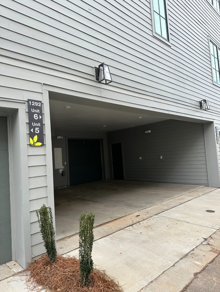 Building Photo - 1296 Longreen Ter NW