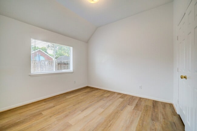 Building Photo - 1807 River Trail