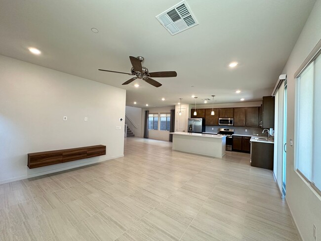 Building Photo - Summerlin West
