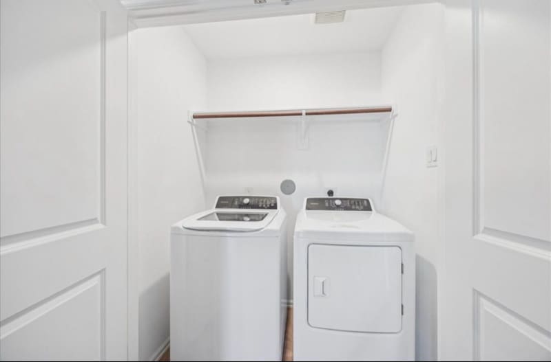 Building Photo - 329 Riverwood Village Ln