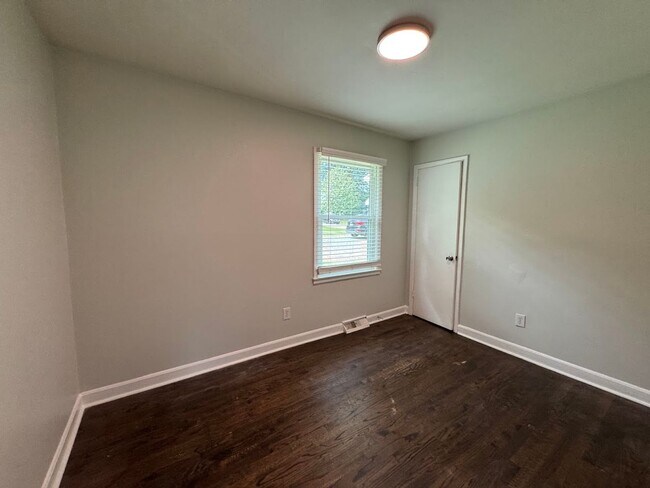 Building Photo - 3bed/1bath House in Greensboro - $1395/month