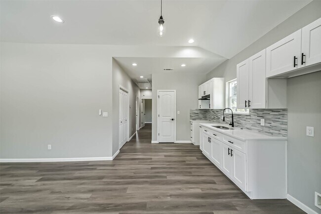 Building Photo - 3007 Bringhurst St