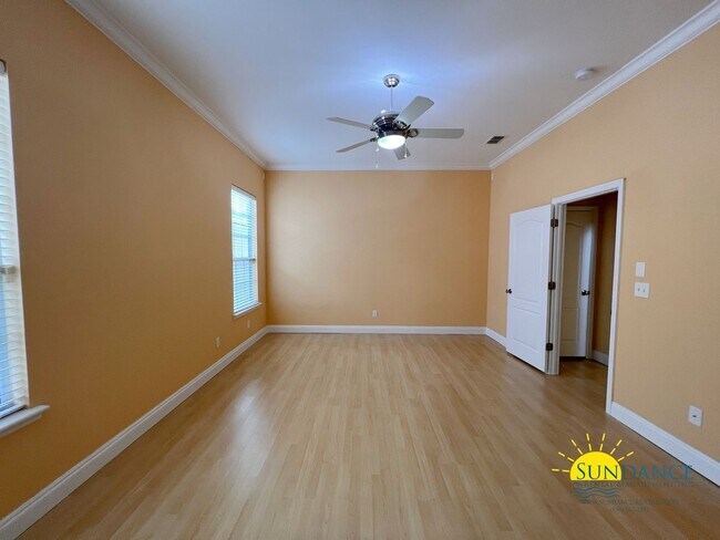 Building Photo - Spacious 3-Bedroom Home with Florida Room in the Heart of Fort Walton Beach!