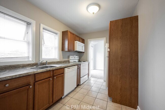 Building Photo - Cozy 1-Bedroom Gem in Indianapolis with Spacious Living – 750 Sq Ft!