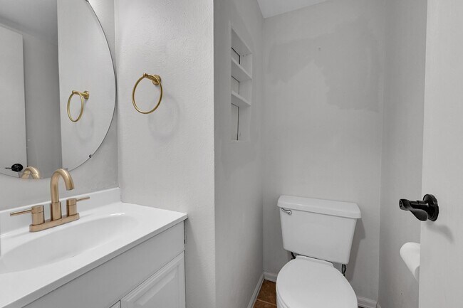 Building Photo - $2,800 - 3 Bed,  2.5 Bath Townhome in Arva...