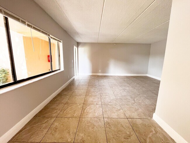 Building Photo - 1106 Meadows Cir