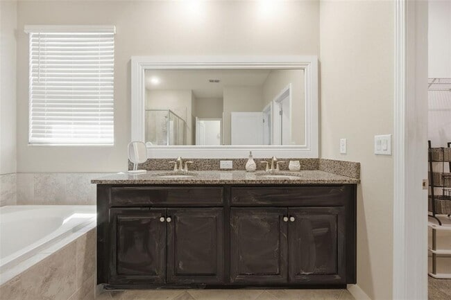 Building Photo - 21816 Crest Meadow Dr