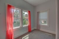 Building Photo - SL LUN520