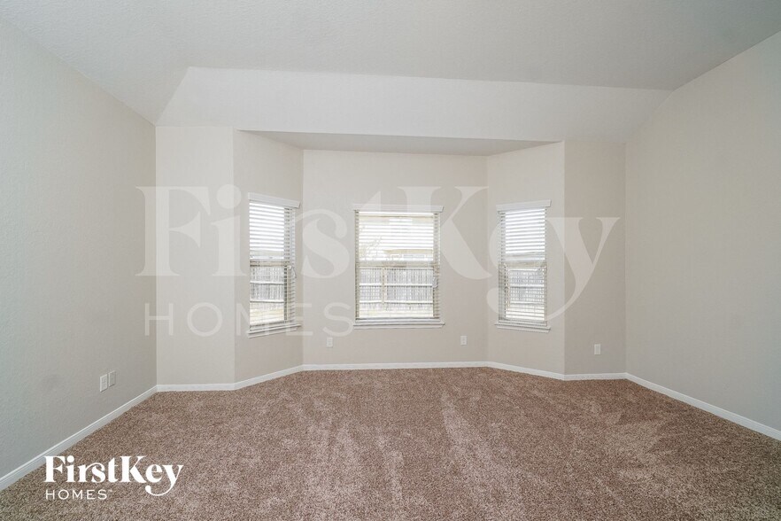 Building Photo - 3014 Night Flight