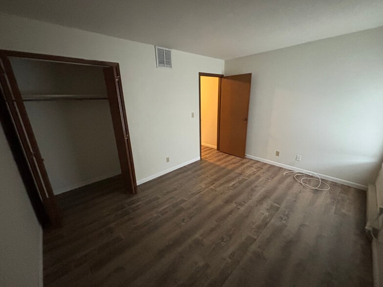 Building Photo - 934 12th Ave S