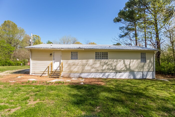 Building Photo - 4015 Goodwin Rd